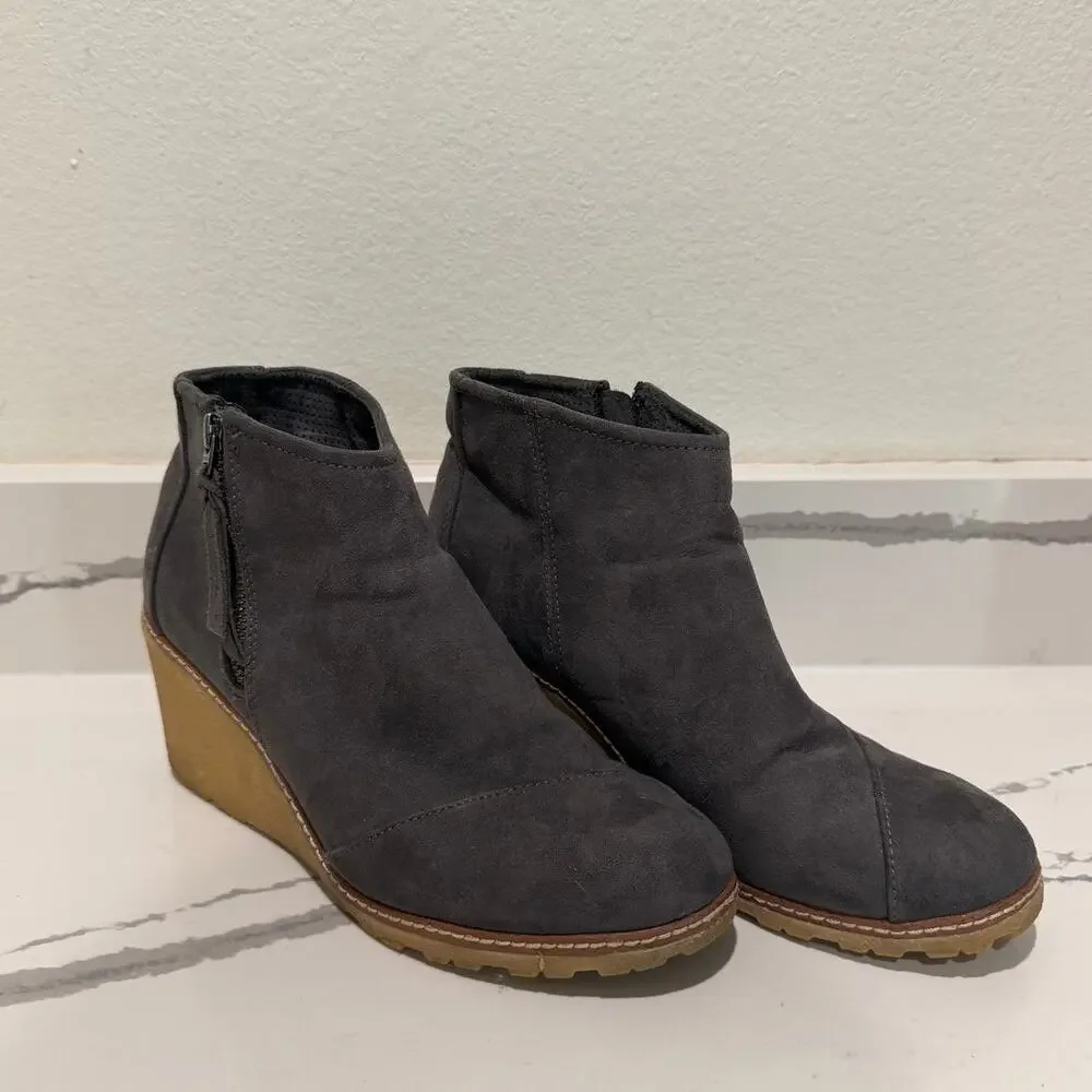 TOMs Avery Wedge Booties 9.5 Forged Iron Gray‎ Suede Zip Ankle Boots Women